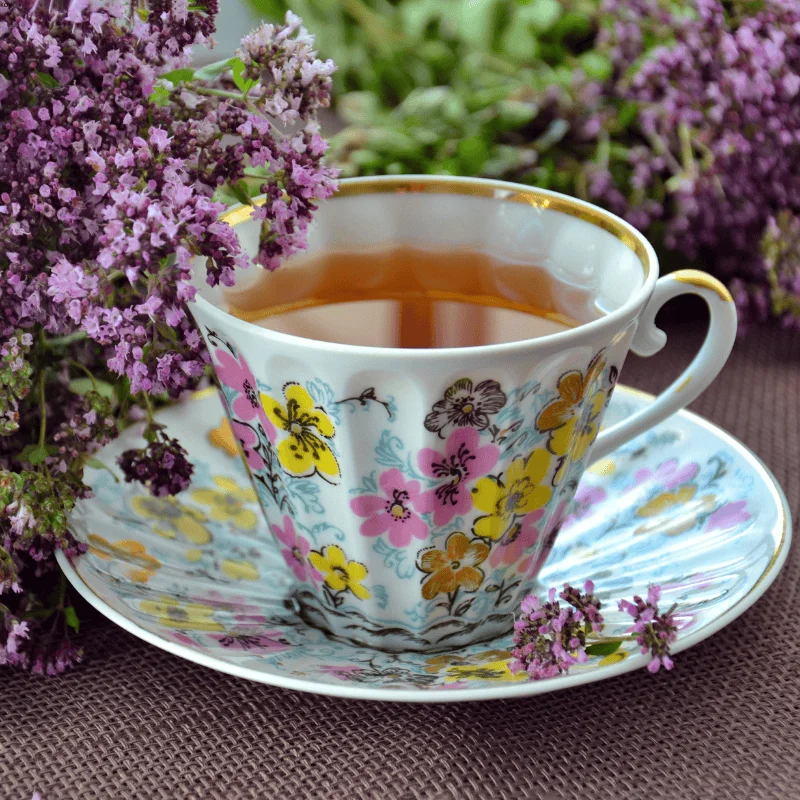 Elegant teacup filled with tea, showcasing XLD’s flexible tea and coffee packaging solutions.